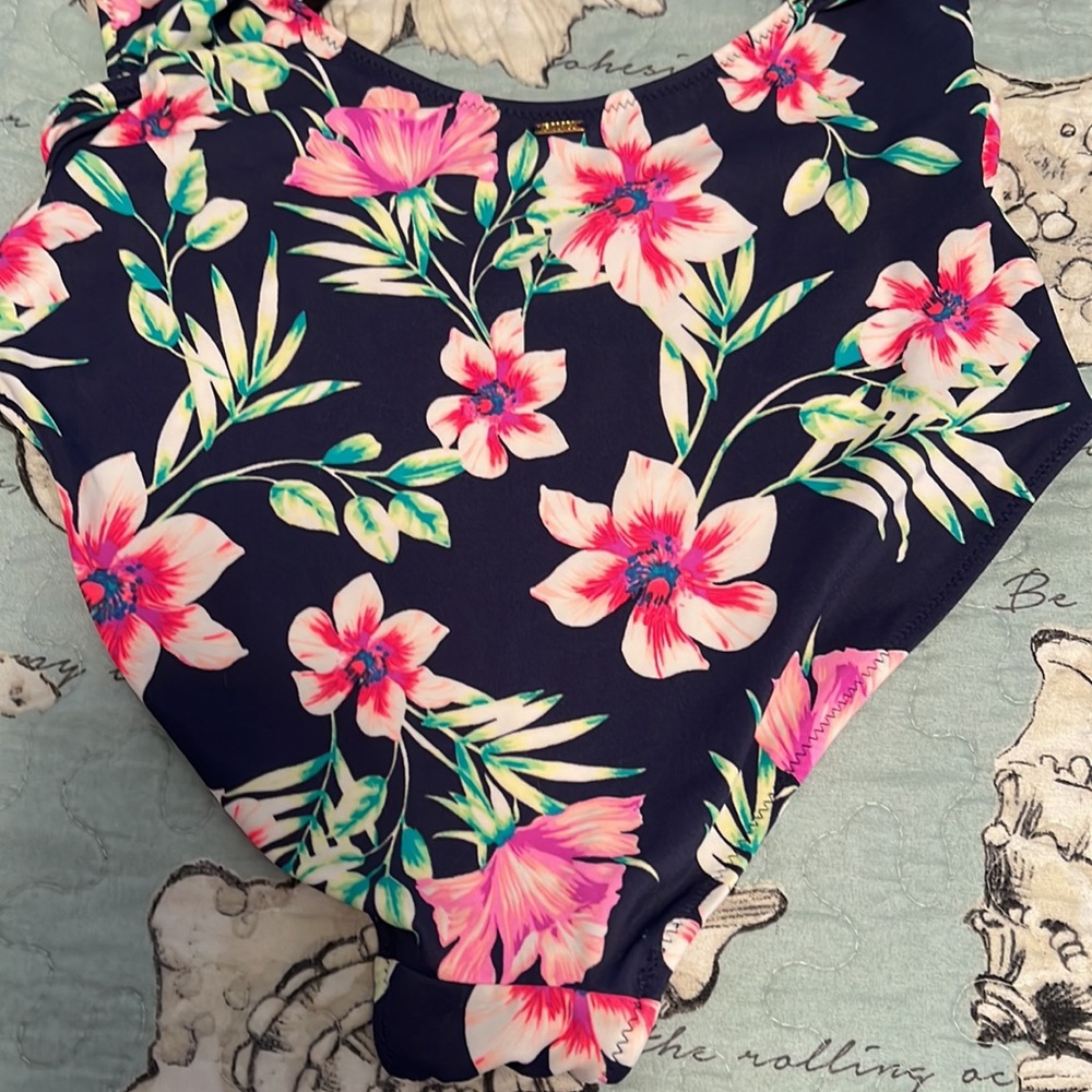 NWOT PINK Sexy Floral One Piece Swimsuit 🩱 - Picture 5 of 9